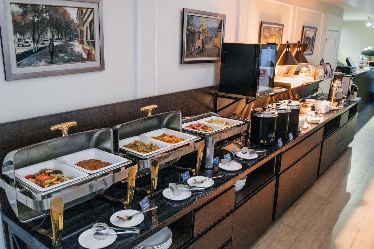 Ambassador Hotel Biszkek Zewnętrze zdjęcie