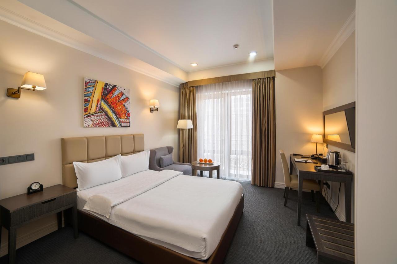 Ambassador Hotel Biszkek Zewnętrze zdjęcie