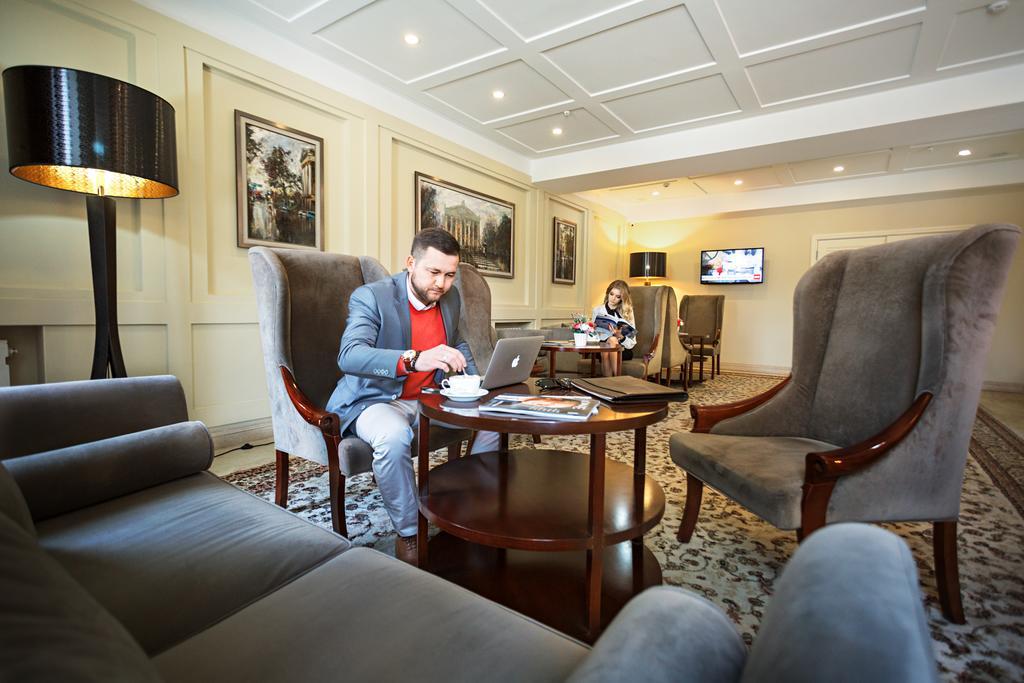 Ambassador Hotel Biszkek Zewnętrze zdjęcie